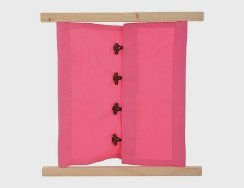 Dressing Frame – Wooden Buttons & Elastic
